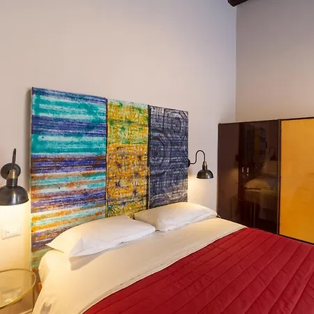 Design Next Sorbillo On Tribunali St By Houseinnaples נאפולי